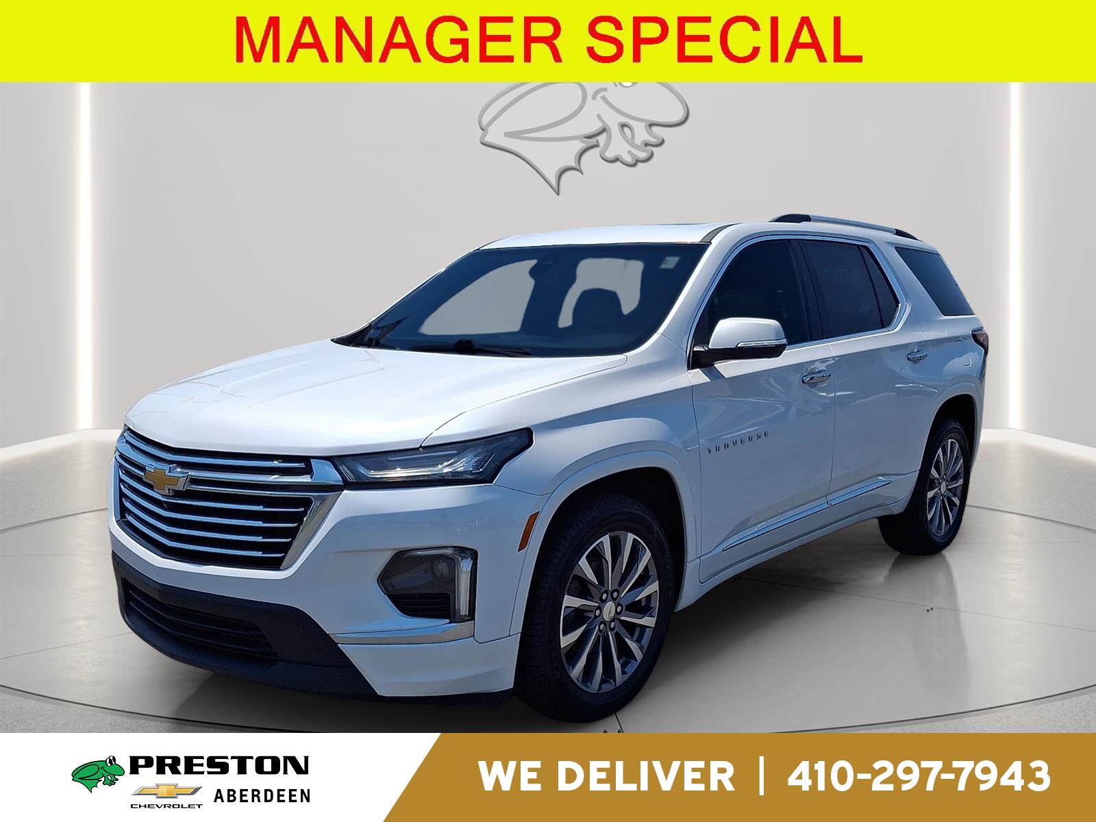 White (Iridescent Pearl Tricoat) 2023 Chevrolet Traverse SUV / Crossover Four-Wheel Drive 9-Speed Automatic