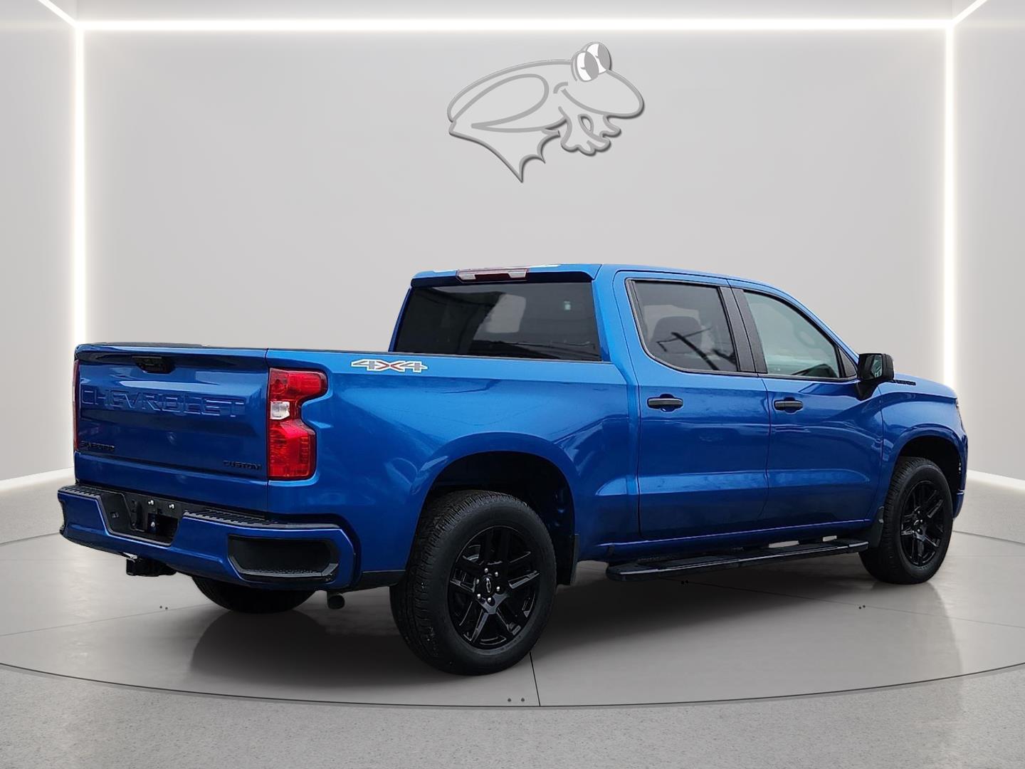 View vehicle photo 4