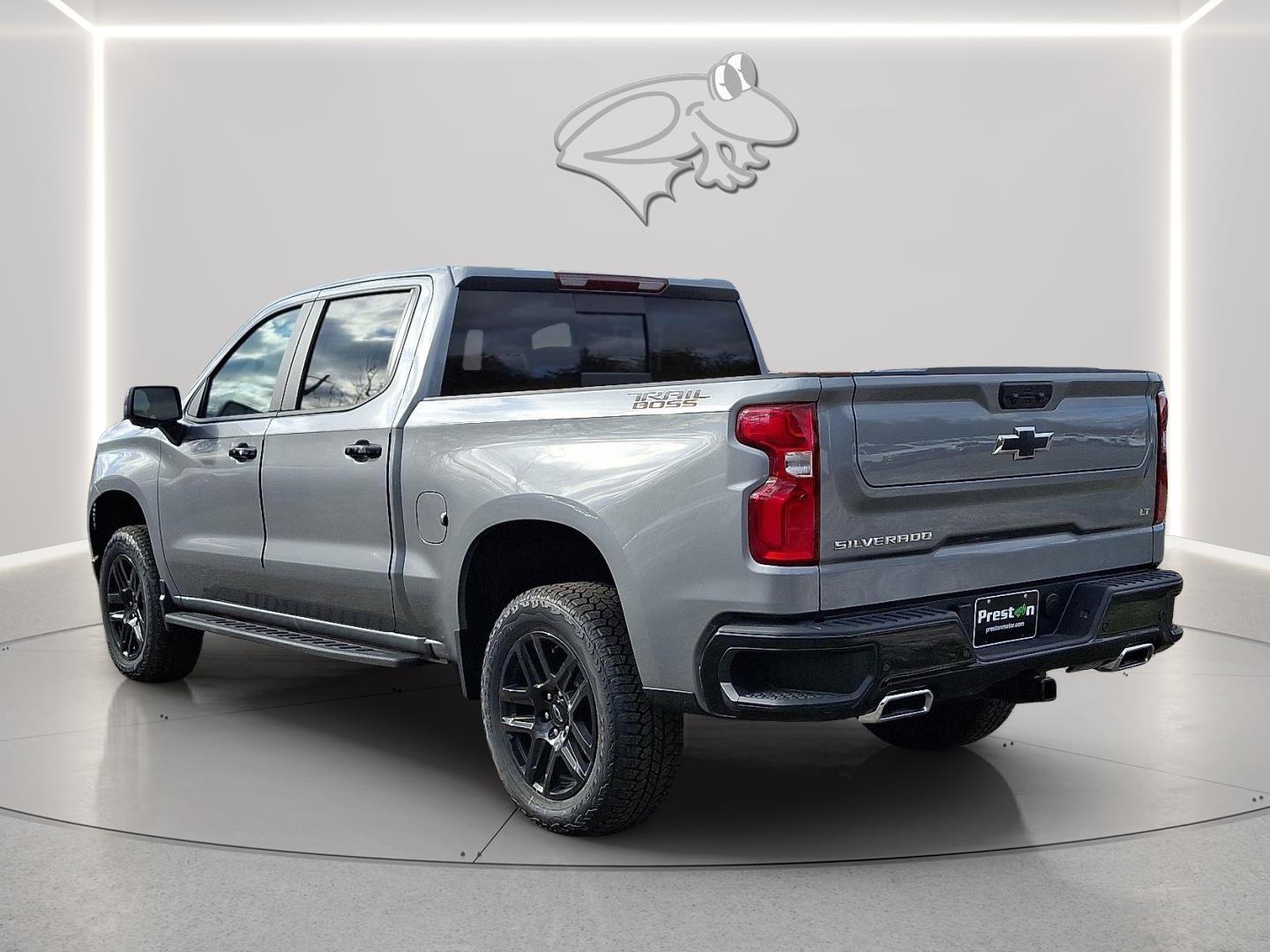 View vehicle photo 4