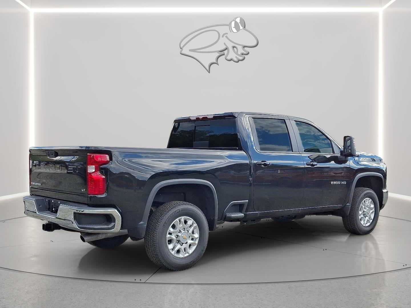 View vehicle photo 3