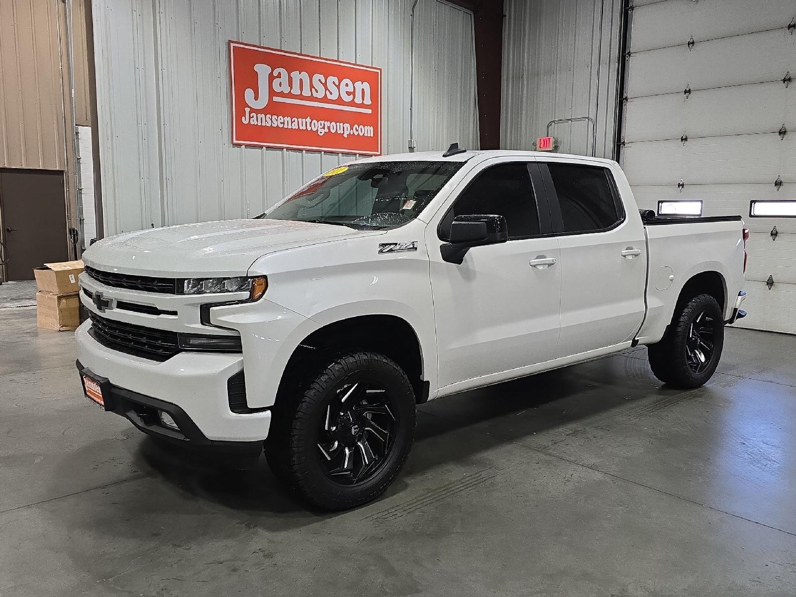 White (Iridescent Pearl Tricoat) 2021 Chevrolet Silverado 1500 RST Crew Cab 4WD Pickup Truck Four-Wheel Drive 8-Speed Automatic