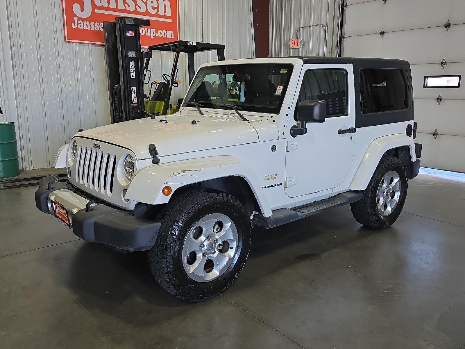 Bright White Clearcoat 2015 Jeep Wrangler Sahara 4WD SUV / Crossover Four-Wheel Drive 5-Speed Automatic
