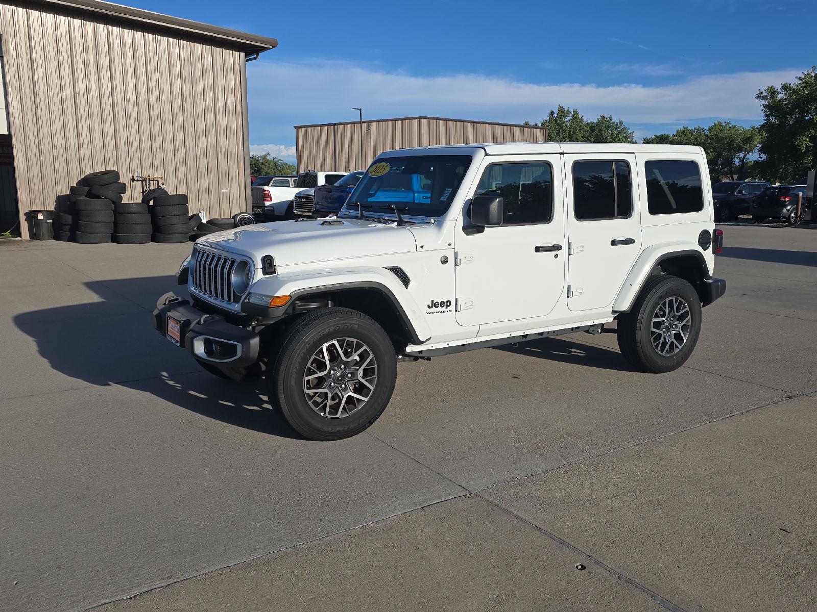 Bright White Clearcoat 2025 Jeep Wrangler SUV / Crossover Four-Wheel Drive 8-Speed Automatic