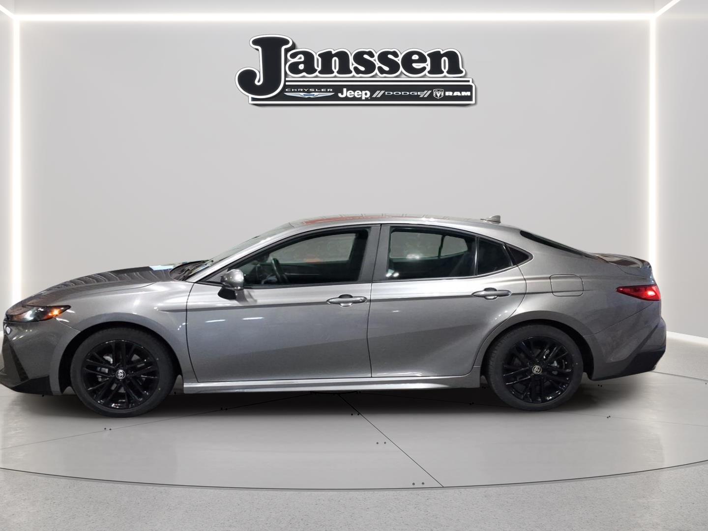 2025 Toyota Camry SE FWD