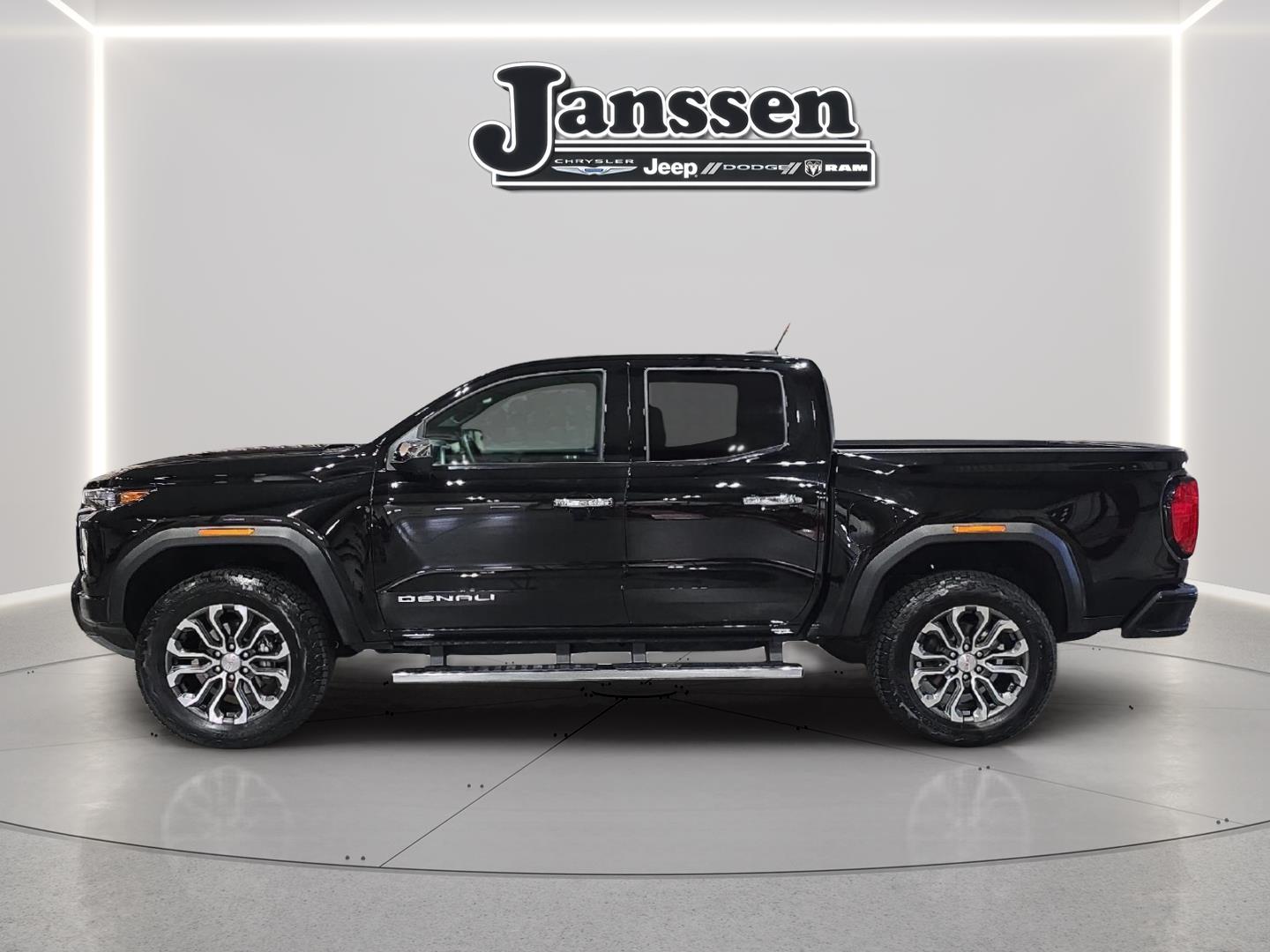 View vehicle photo 2