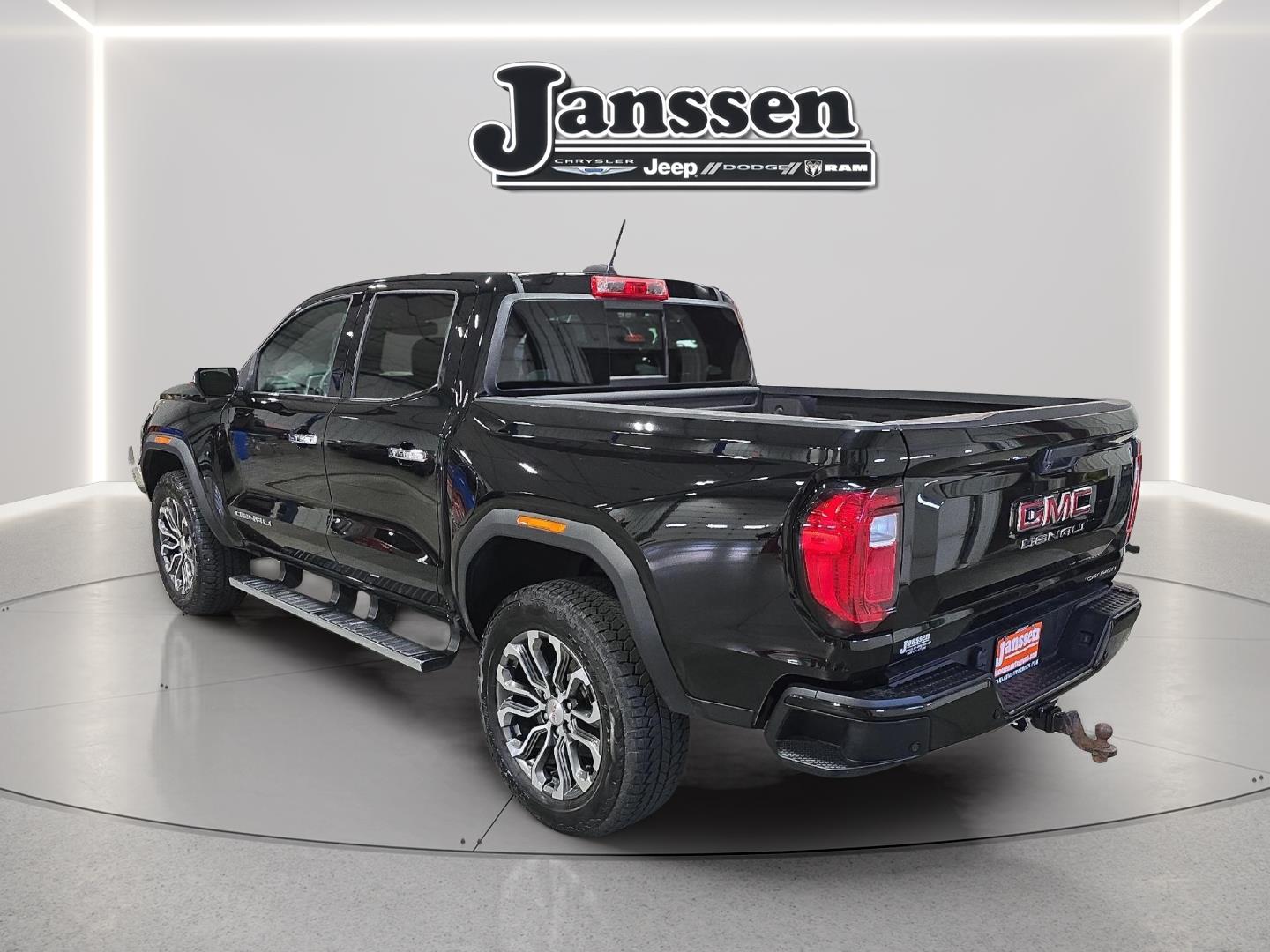 View vehicle photo 3