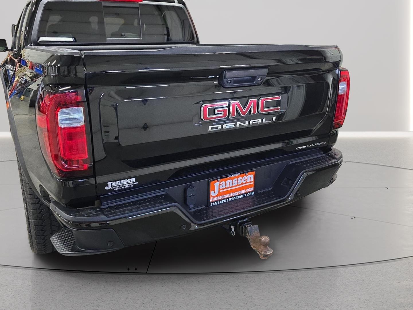 View vehicle photo 4