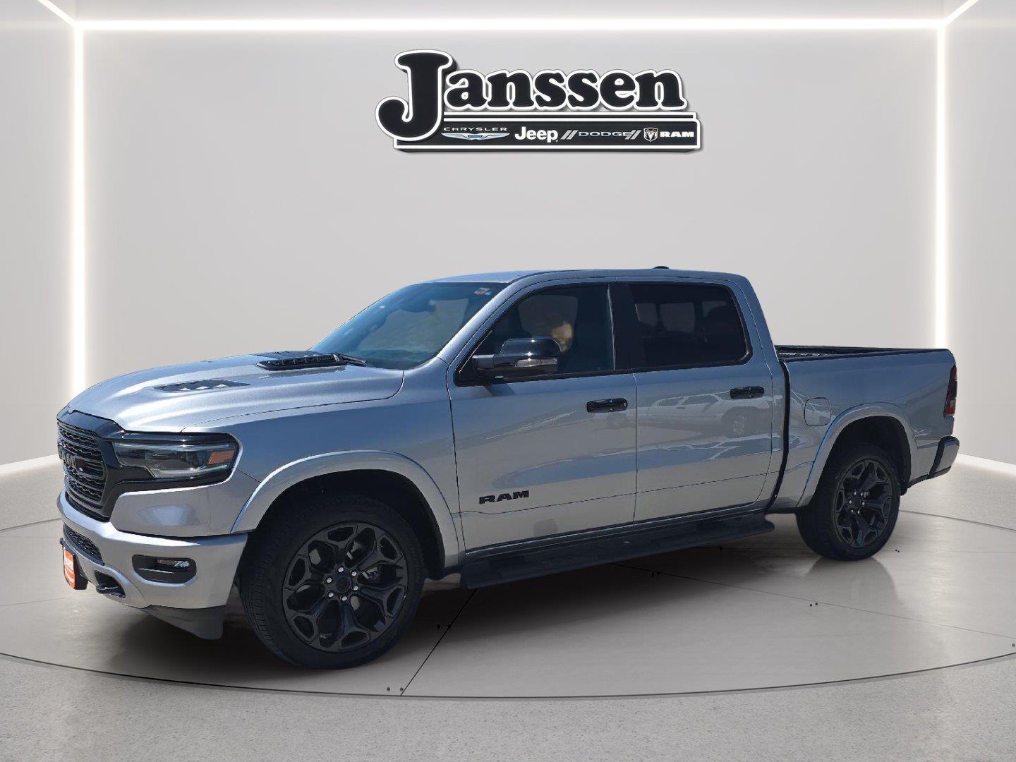 Billet Silver Metallic Clearcoat 2024 RAM 1500 Pickup Truck Four-Wheel Drive 8-Speed Automatic
