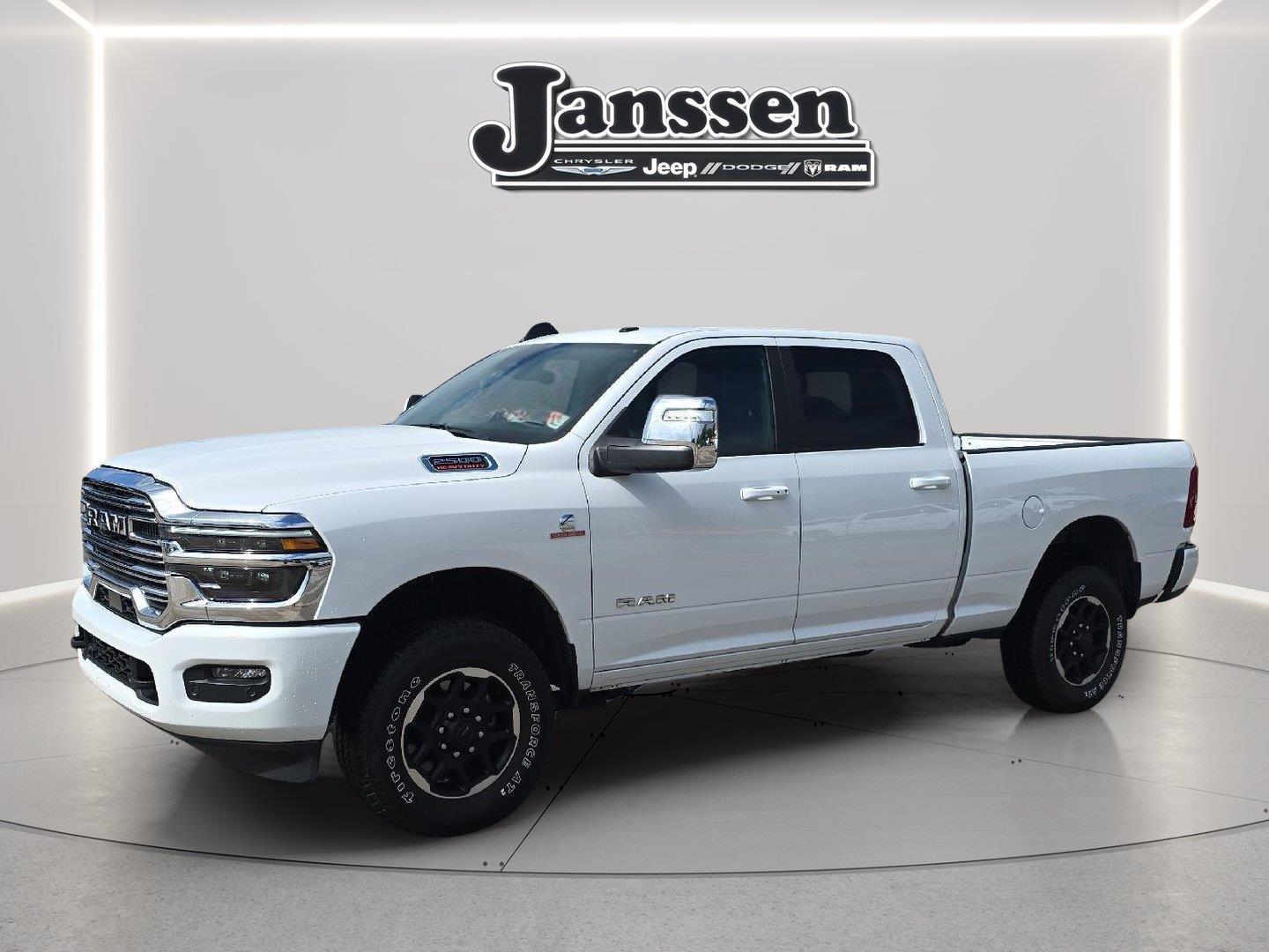 Bright White Clearcoat 2026 RAM 2500 Pickup Truck Four-Wheel Drive 8-Speed Automatic