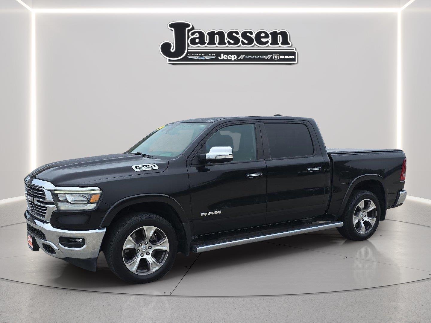 2022 RAM 1500 Laramie Crew Cab 4WD