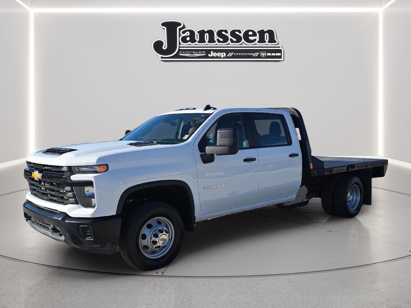 2025 Chevrolet Silverado 3500HD Chassis Work Truck Crew Cab 4WD