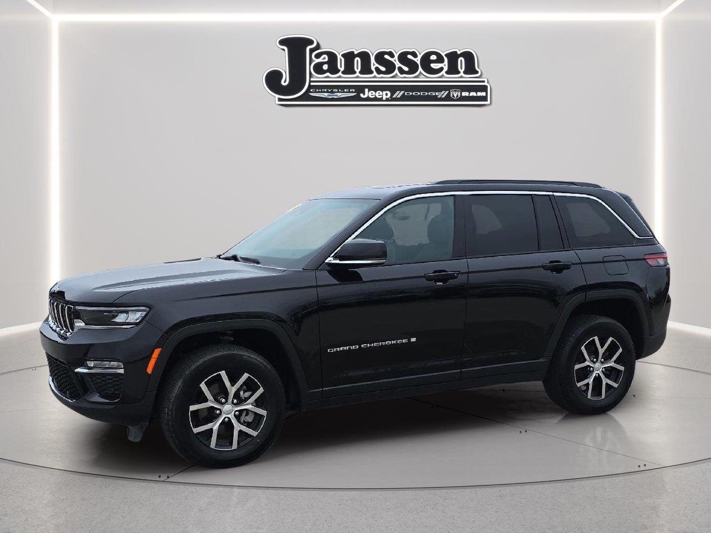 Diamond Black Crystal Pearlcoat 2025 Jeep Grand Cherokee SUV / Crossover Four-Wheel Drive 8-Speed Automatic