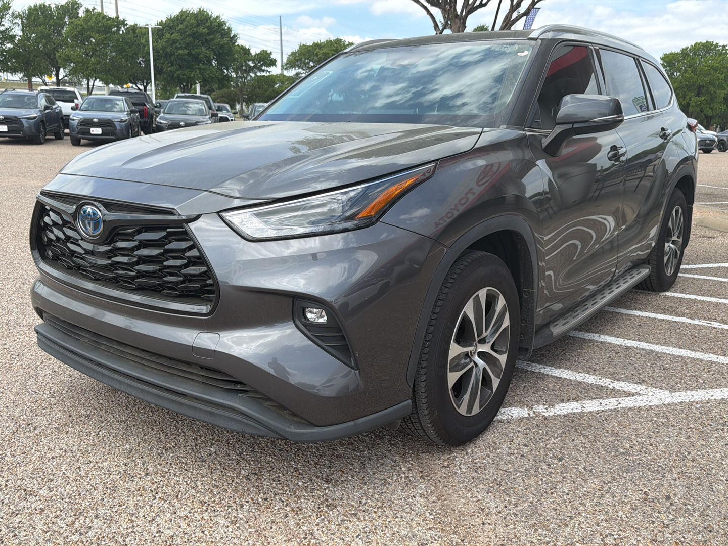 2022 Toyota Highlander XLE - Photo 8