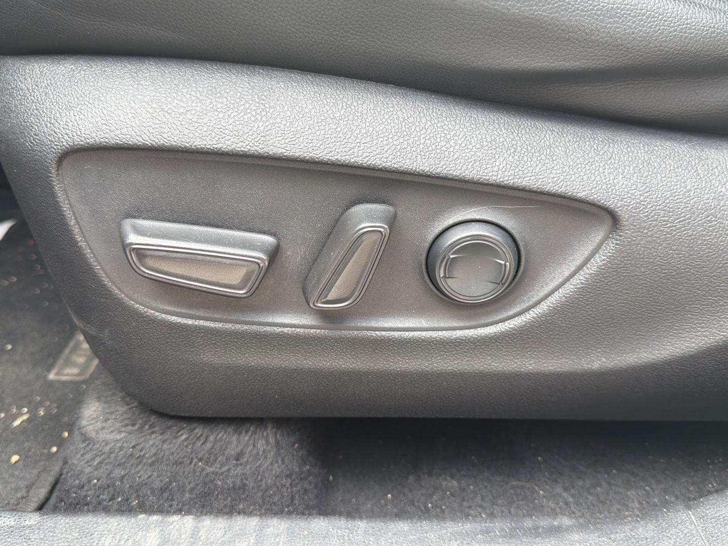 2022 Toyota Highlander XLE - Photo 12