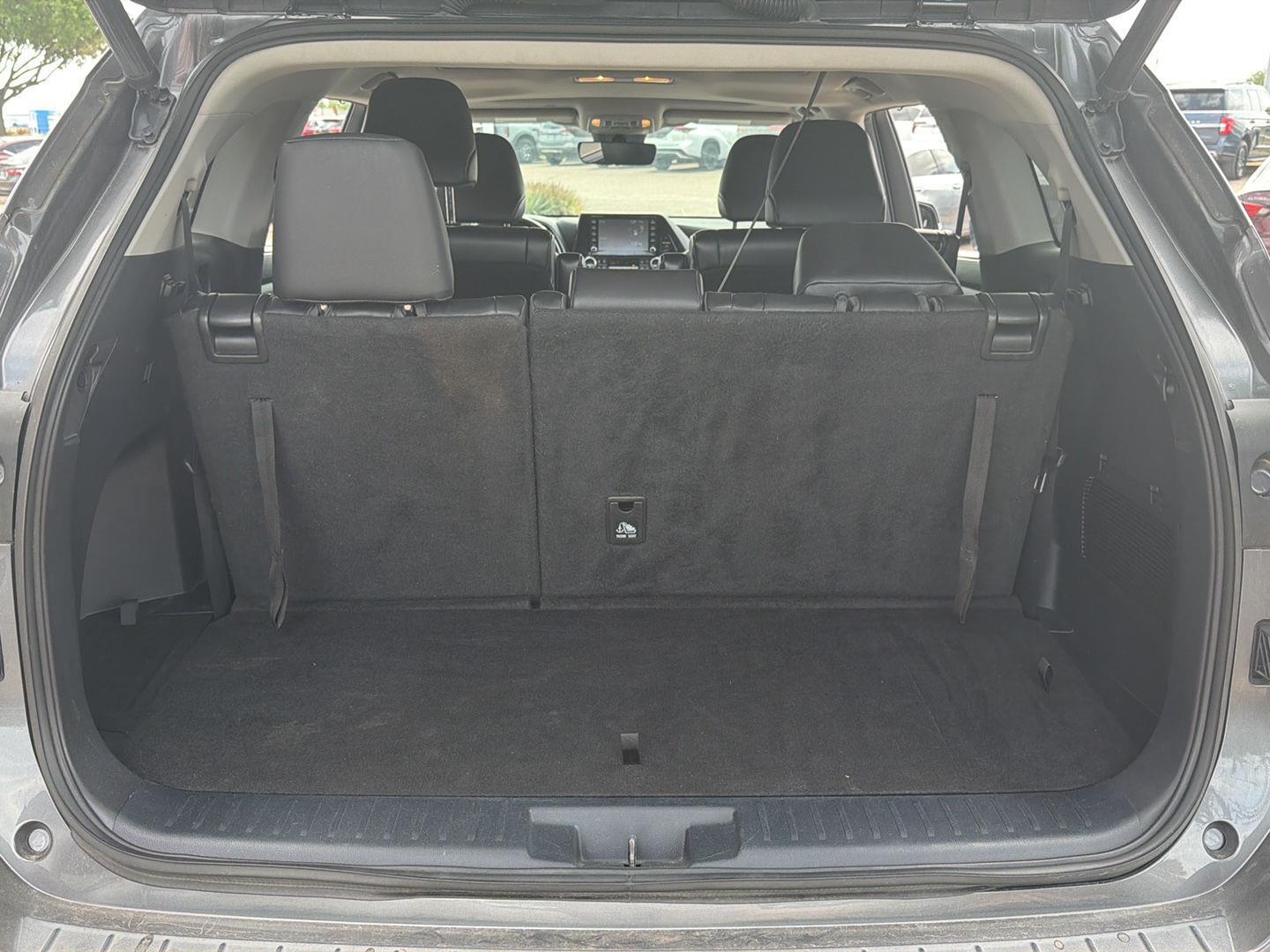 2022 Toyota Highlander XLE - Photo 14