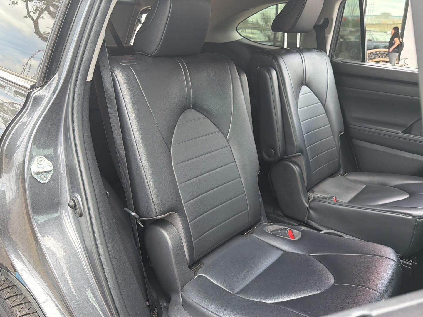 2022 Toyota Highlander XLE - Photo 16