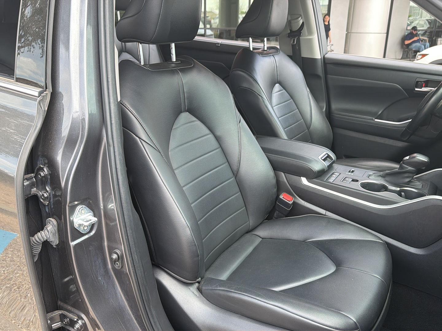 2022 Toyota Highlander XLE - Photo 17