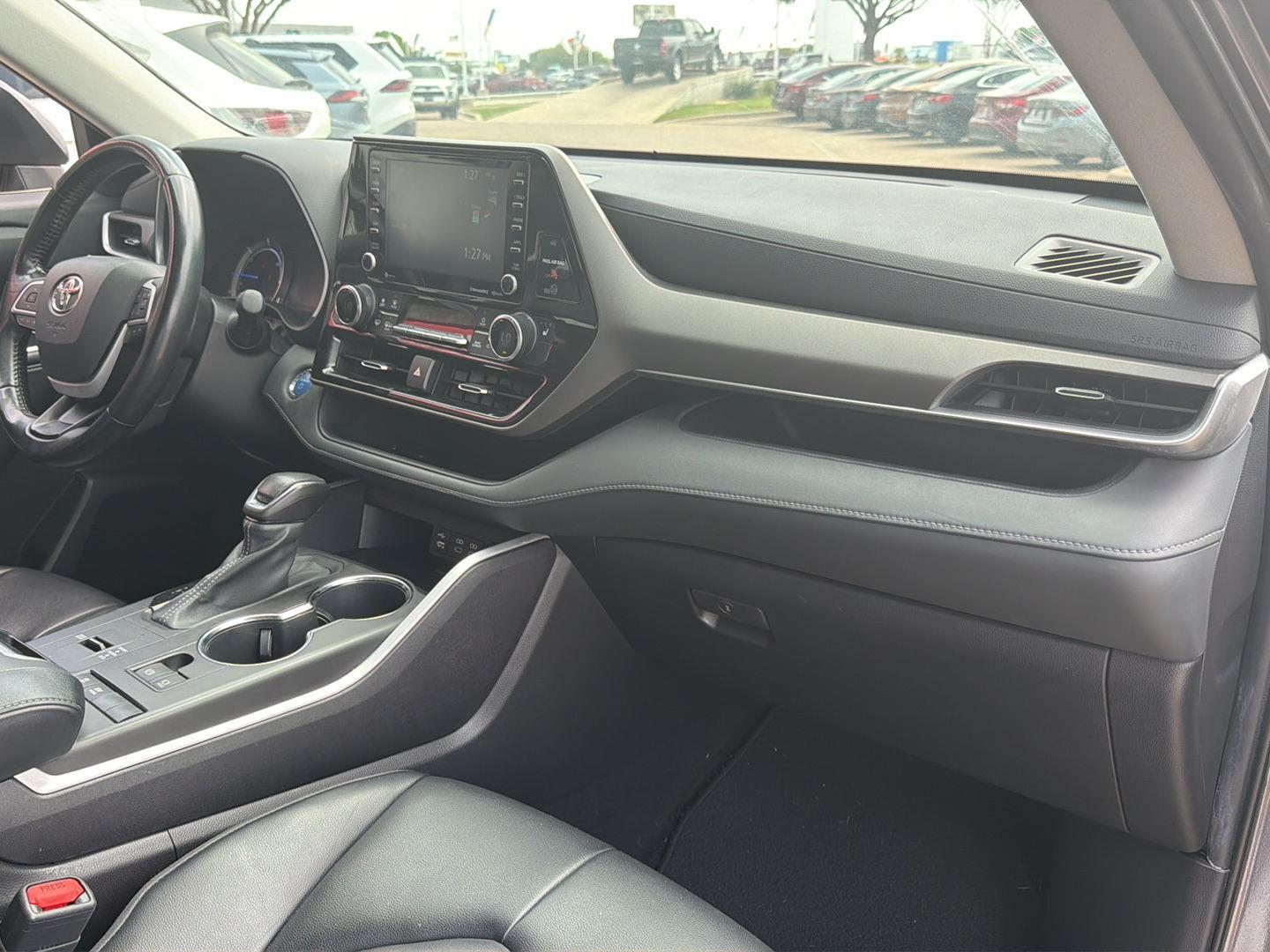 2022 Toyota Highlander XLE - Photo 18