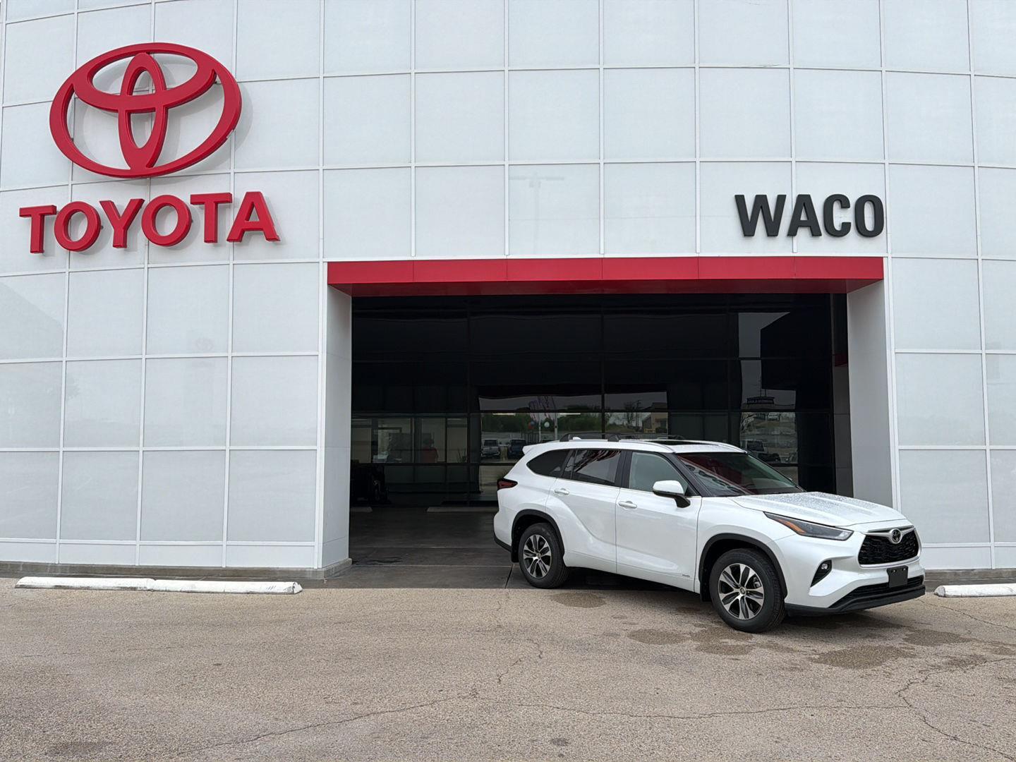 White (Wind Chill Pearl) 2026 Toyota Highlander Hybrid XLE AWD SUV / Crossover All-Wheel Drive Continuously Variable Transmission