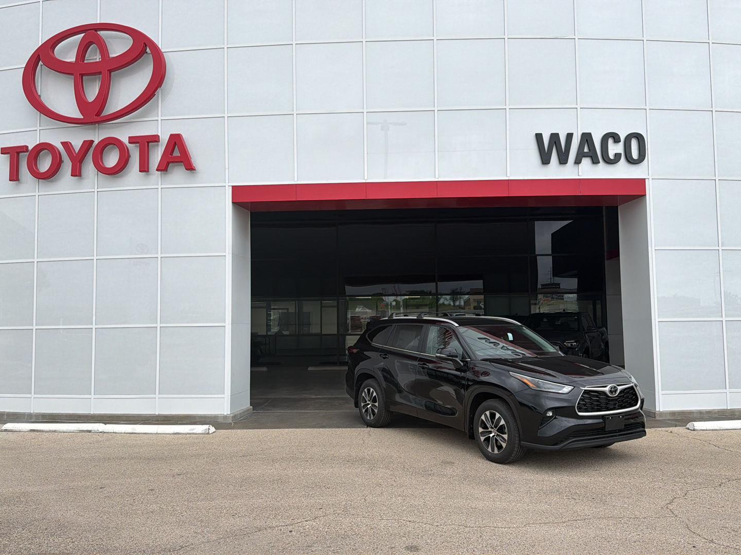 Midnight Black Metallic 2026 Toyota Highlander XLE AWD SUV / Crossover All-Wheel Drive 8-Speed Automatic