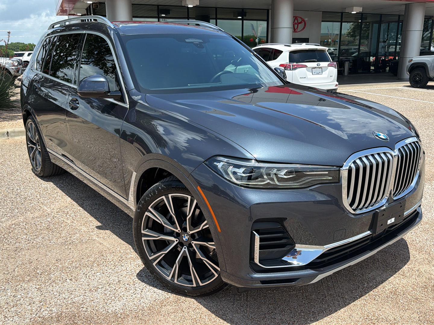 2022 BMW X7 xDrive40i's photo
