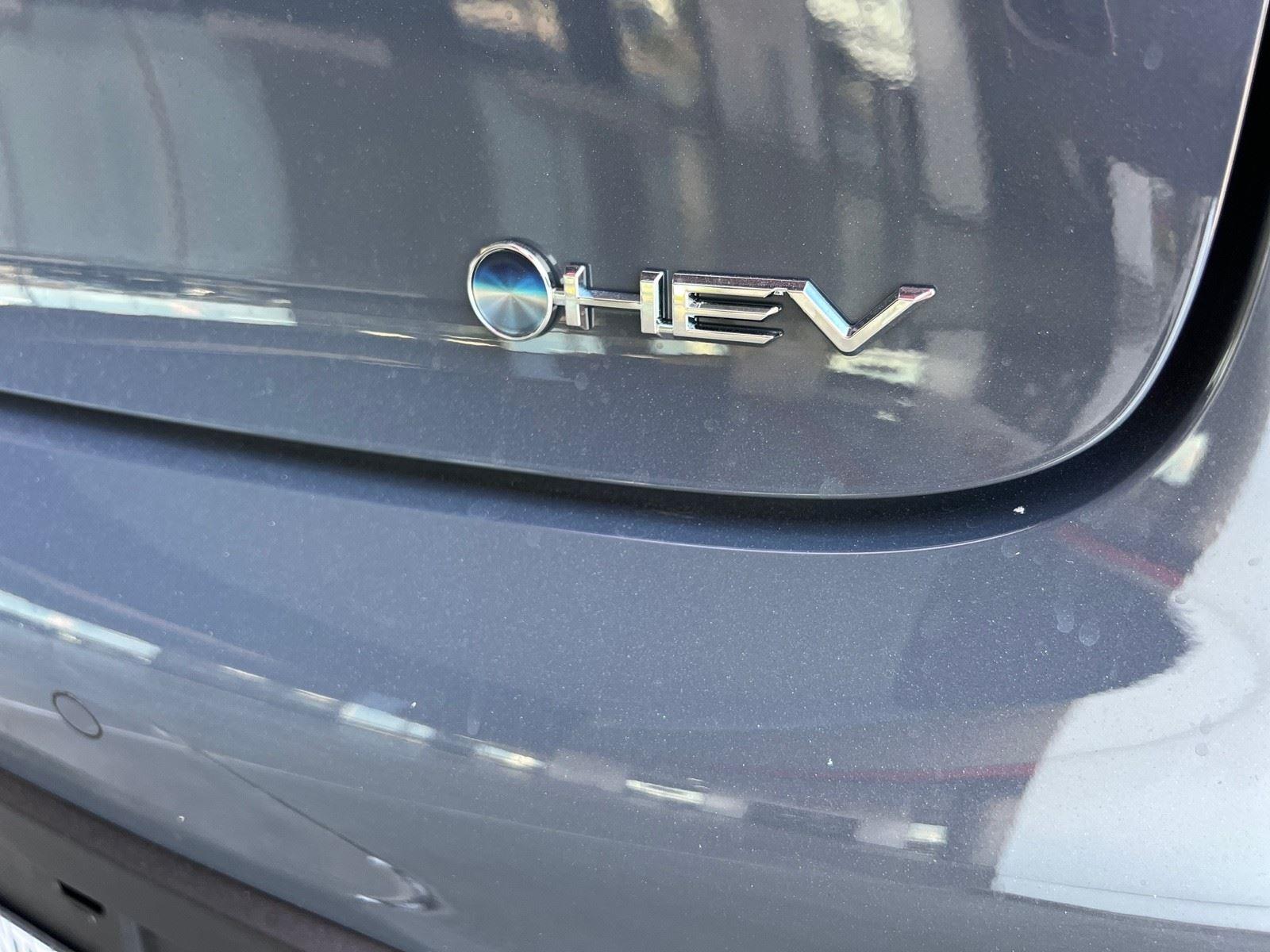 2026 Toyota Prius LE - Photo 8