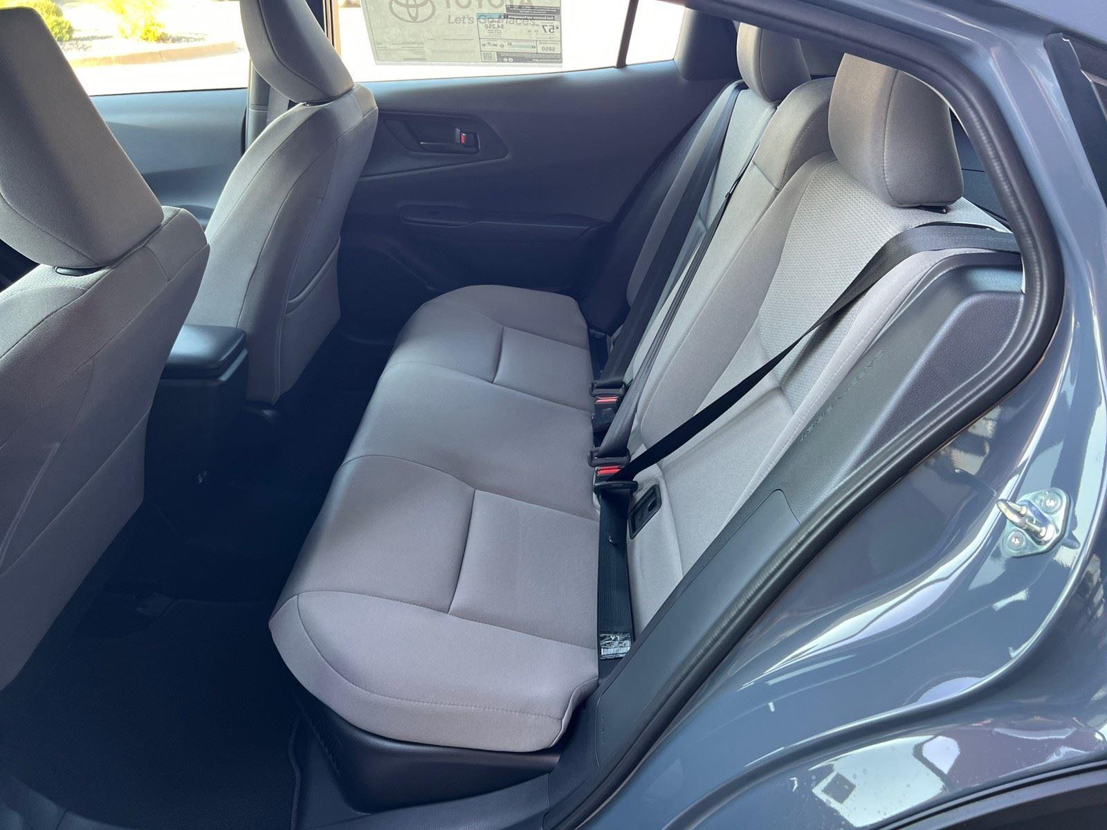 2026 Toyota Prius LE - Photo 11