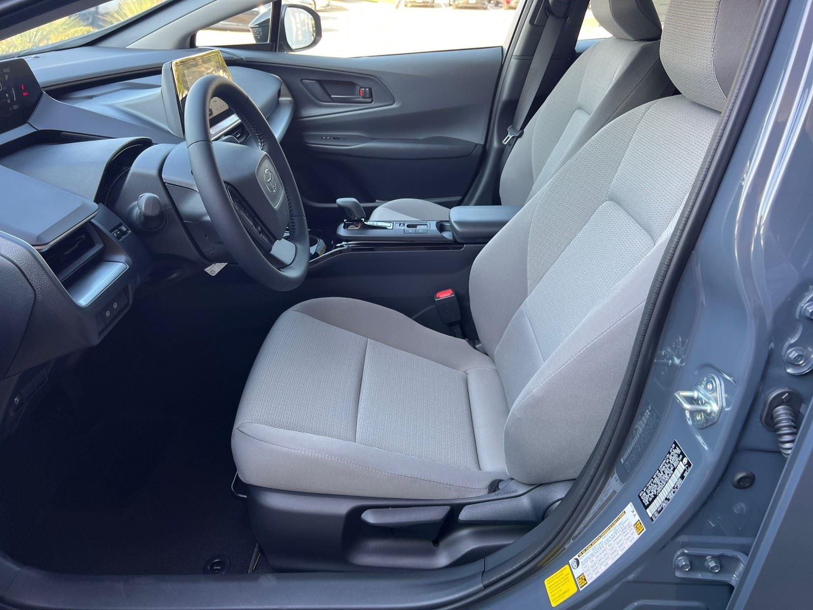 2026 Toyota Prius LE - Photo 13