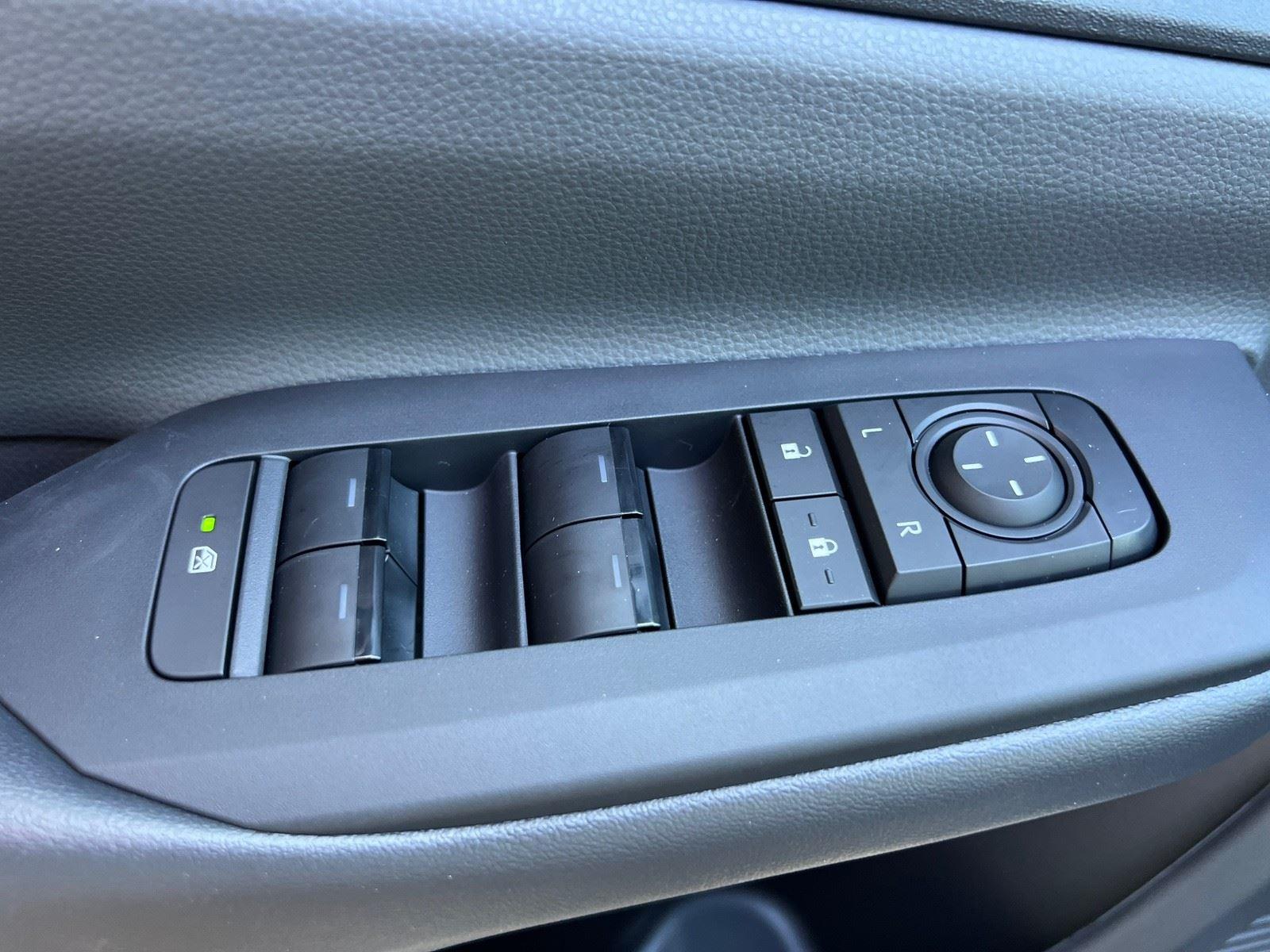 2026 Toyota Prius LE - Photo 14