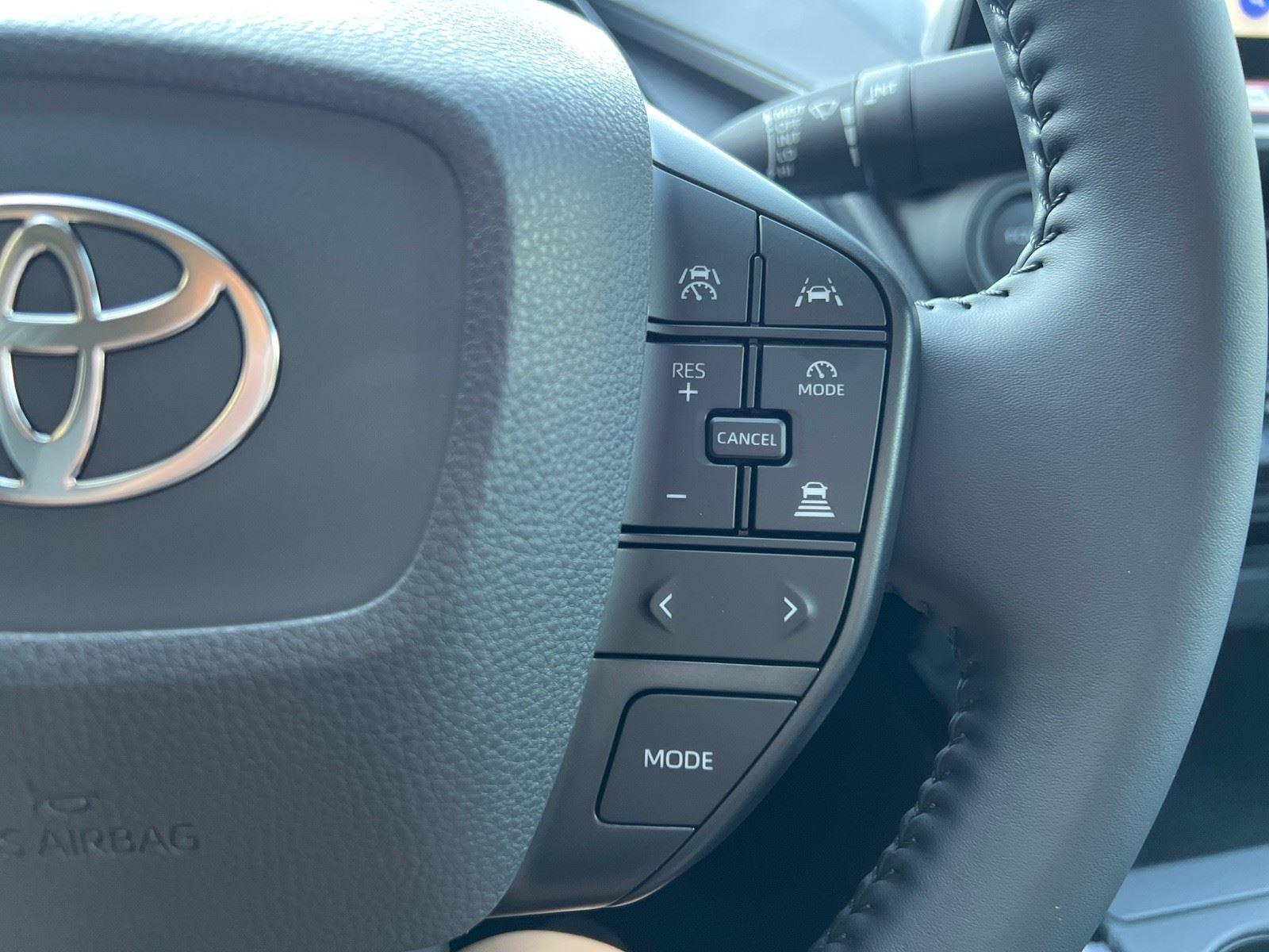 2026 Toyota Prius LE - Photo 17