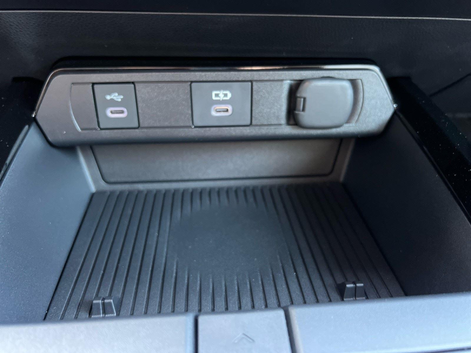 2026 Toyota Prius LE - Photo 19