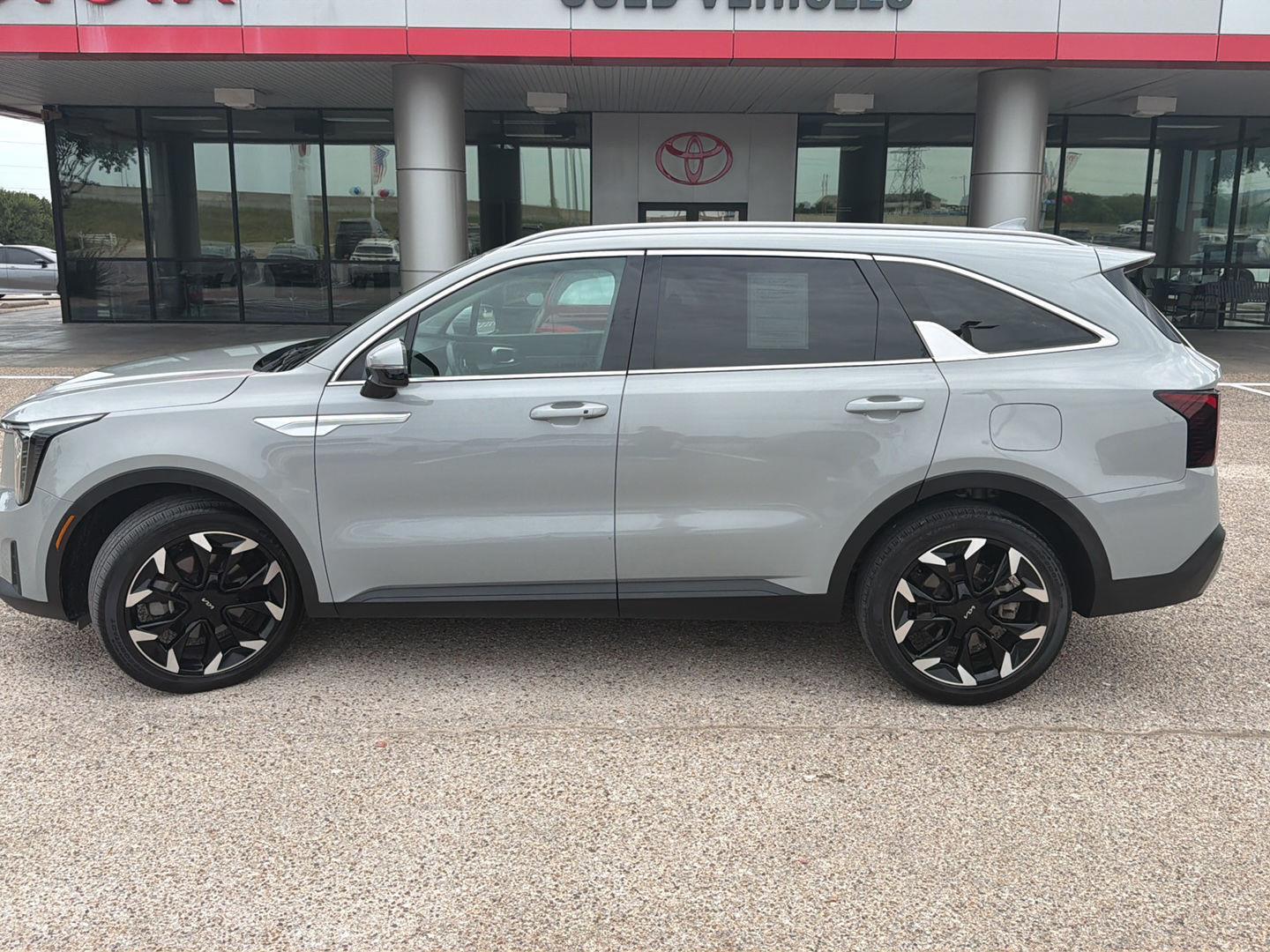 Used 2024 Kia Sorento SUV