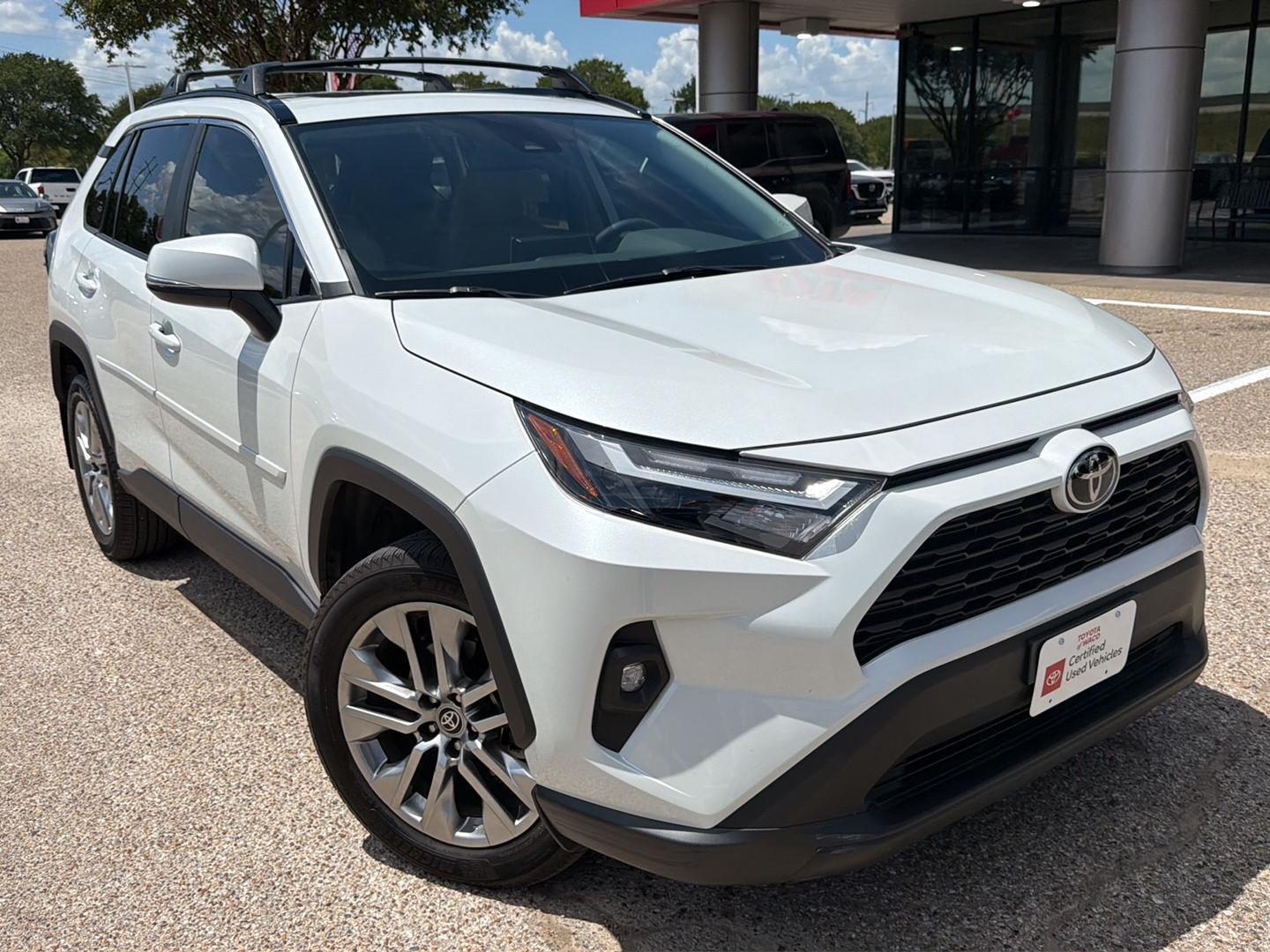 White (Wind Chill Pearl) 2025 Toyota RAV4 SUV / Crossover Front-Wheel Drive 8-Speed Automatic