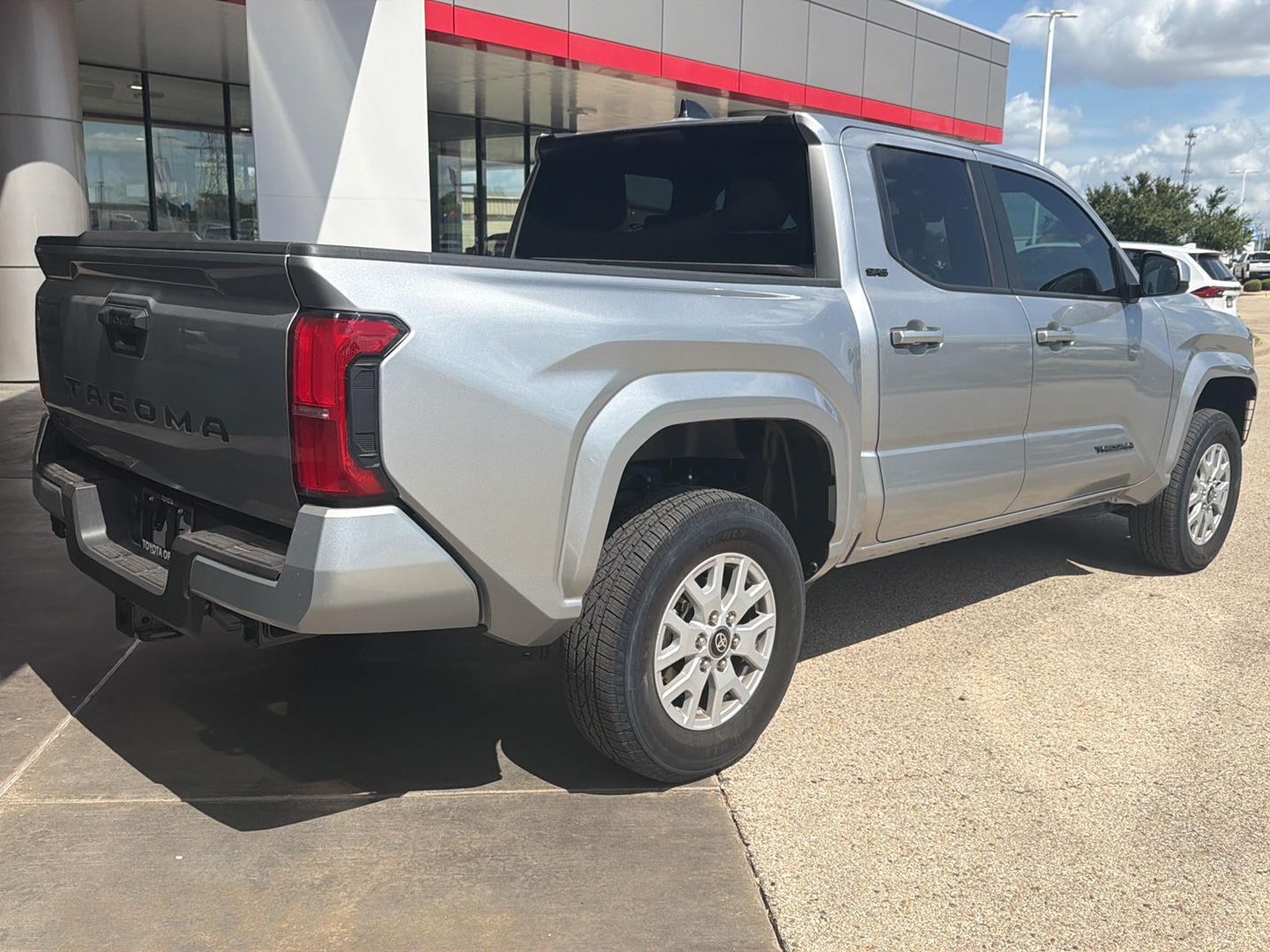 2026 Toyota Tacoma SR5 - Photo 6