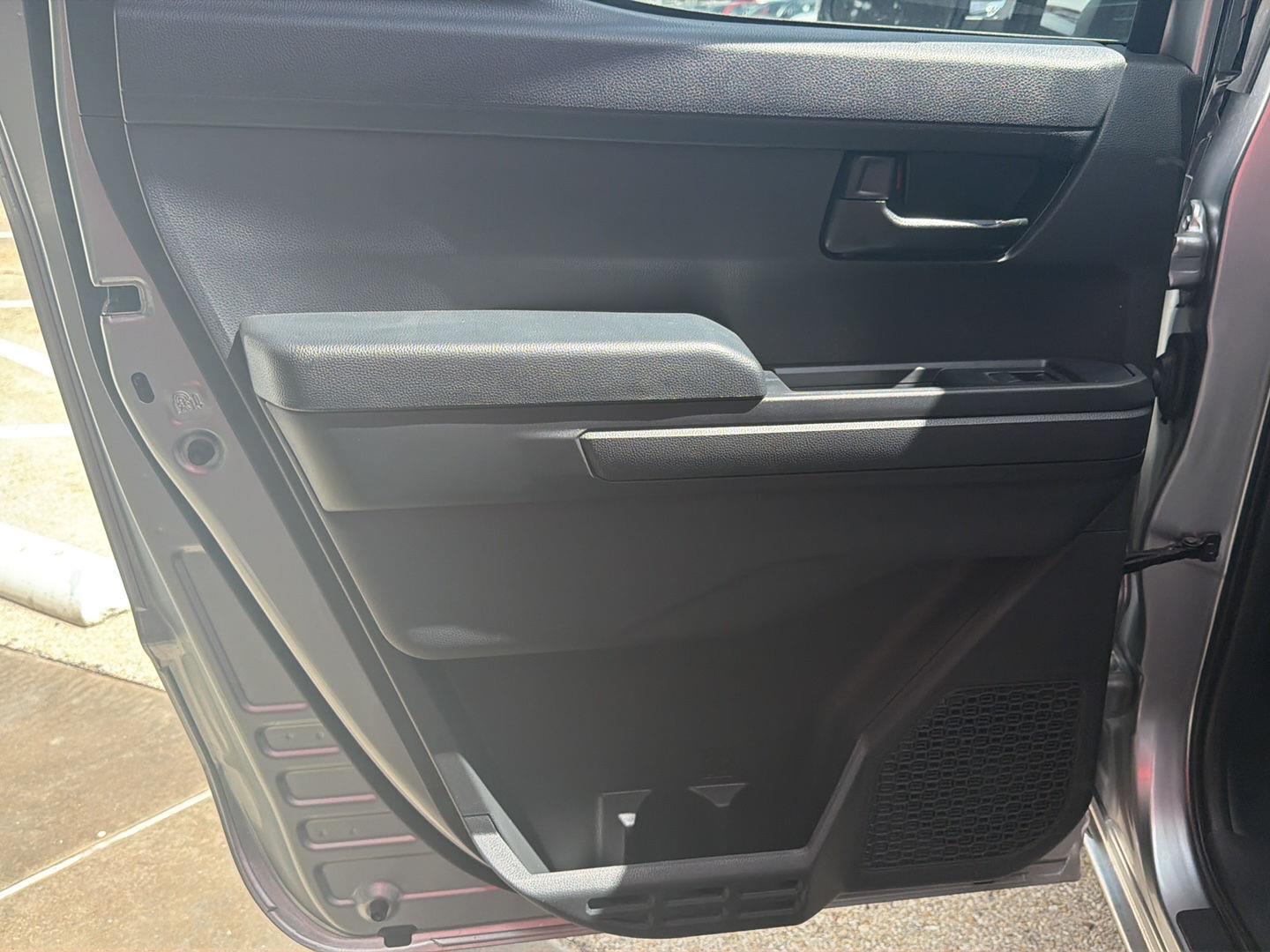 2026 Toyota Tacoma SR5 - Photo 8