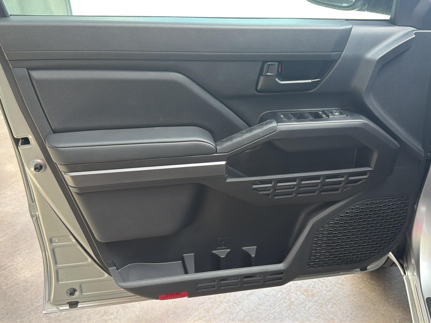 2026 Toyota Tacoma SR5 - Photo 10