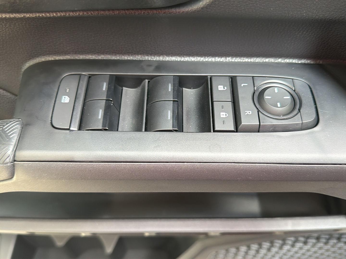 2026 Toyota Tacoma SR5 - Photo 11