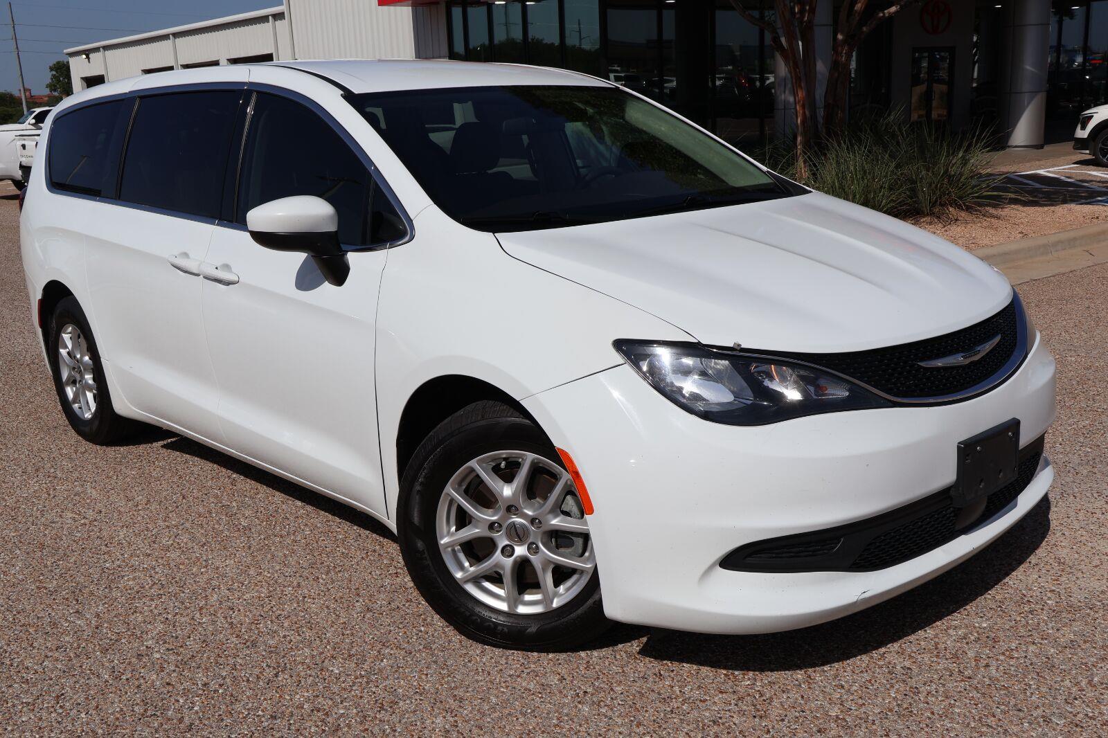 Bright White Clearcoat 2021 Chrysler Voyager Minivan Front-Wheel Drive 9-Speed Automatic