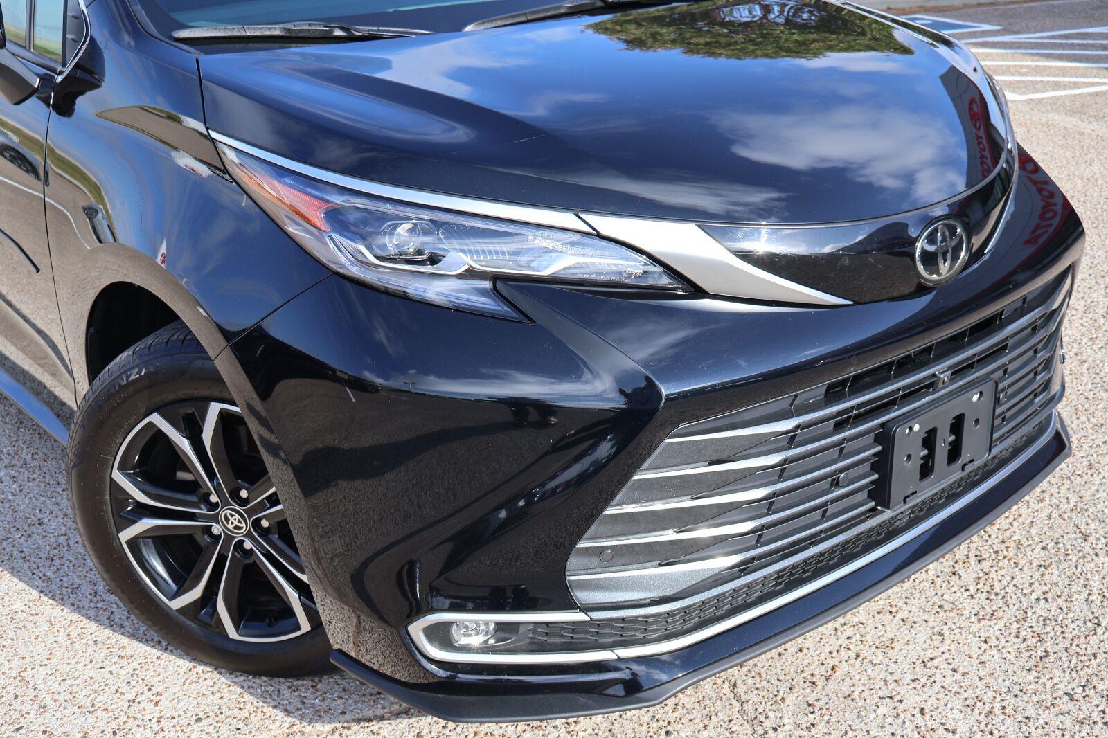 Used 2026 Toyota Sienna Van