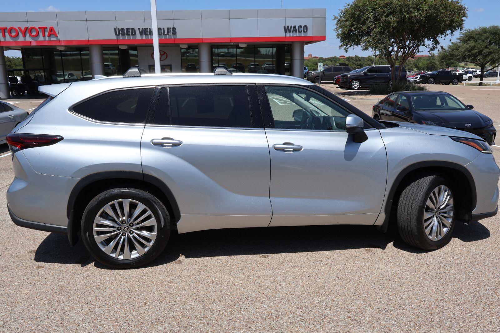 Used 2025 Toyota Highlander SUV