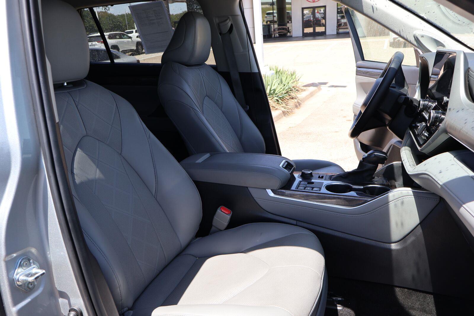 Used 2025 Toyota Highlander SUV