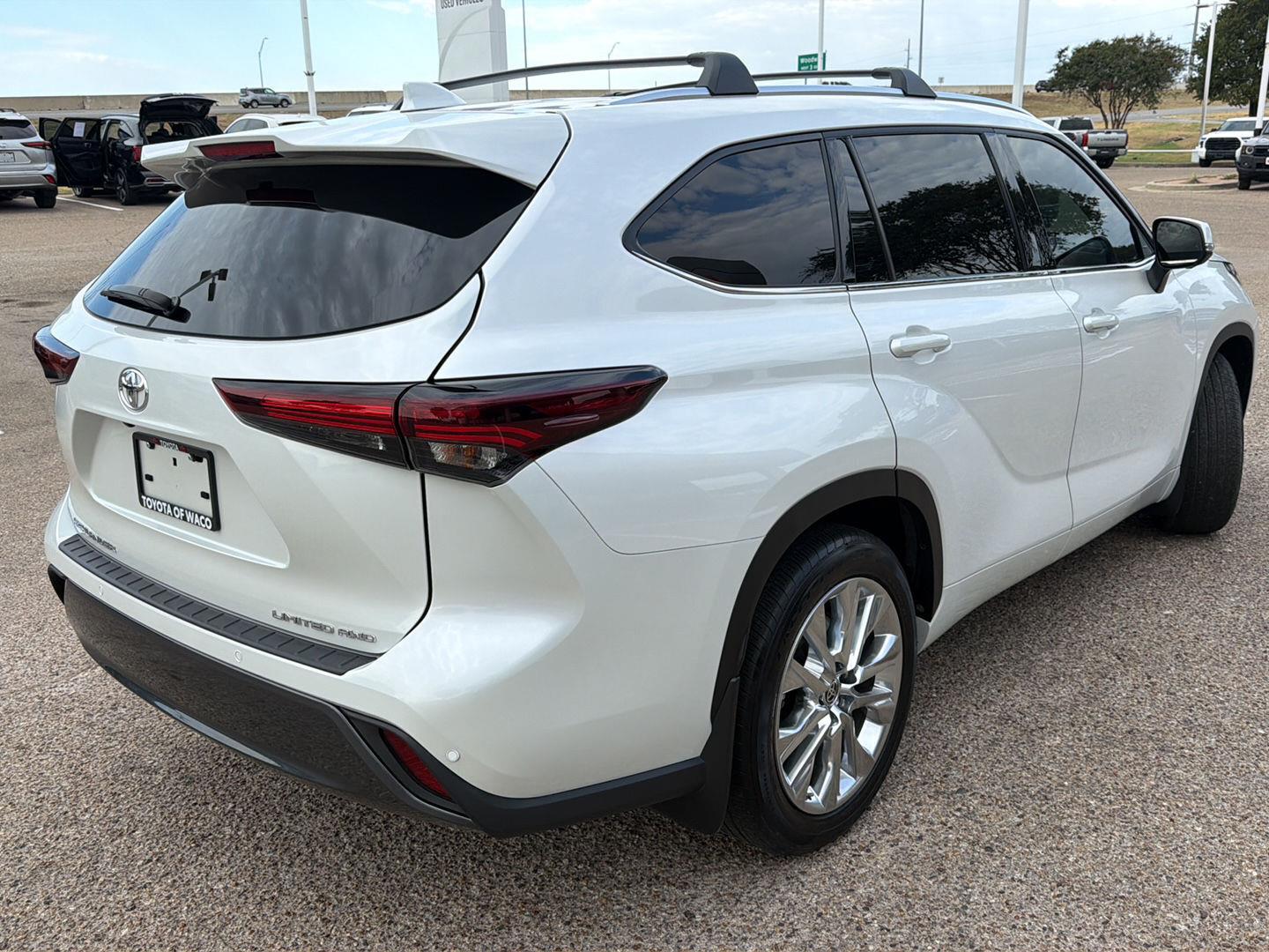 Used 2024 Toyota Highlander SUV