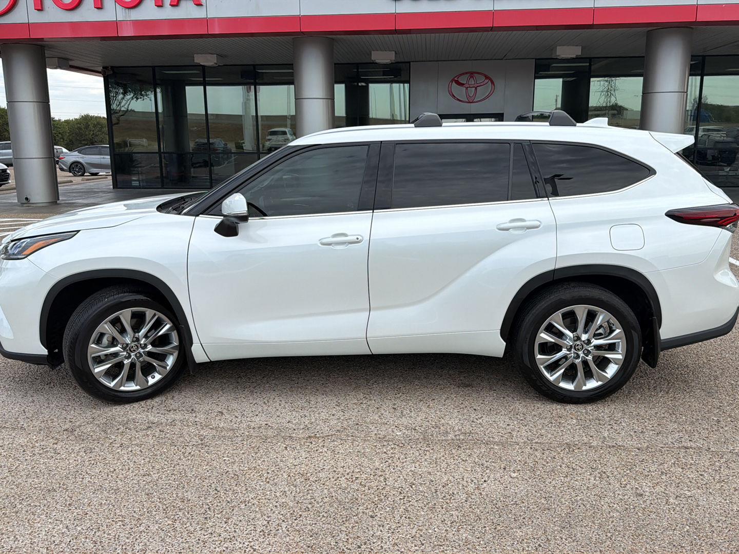 Used 2024 Toyota Highlander SUV