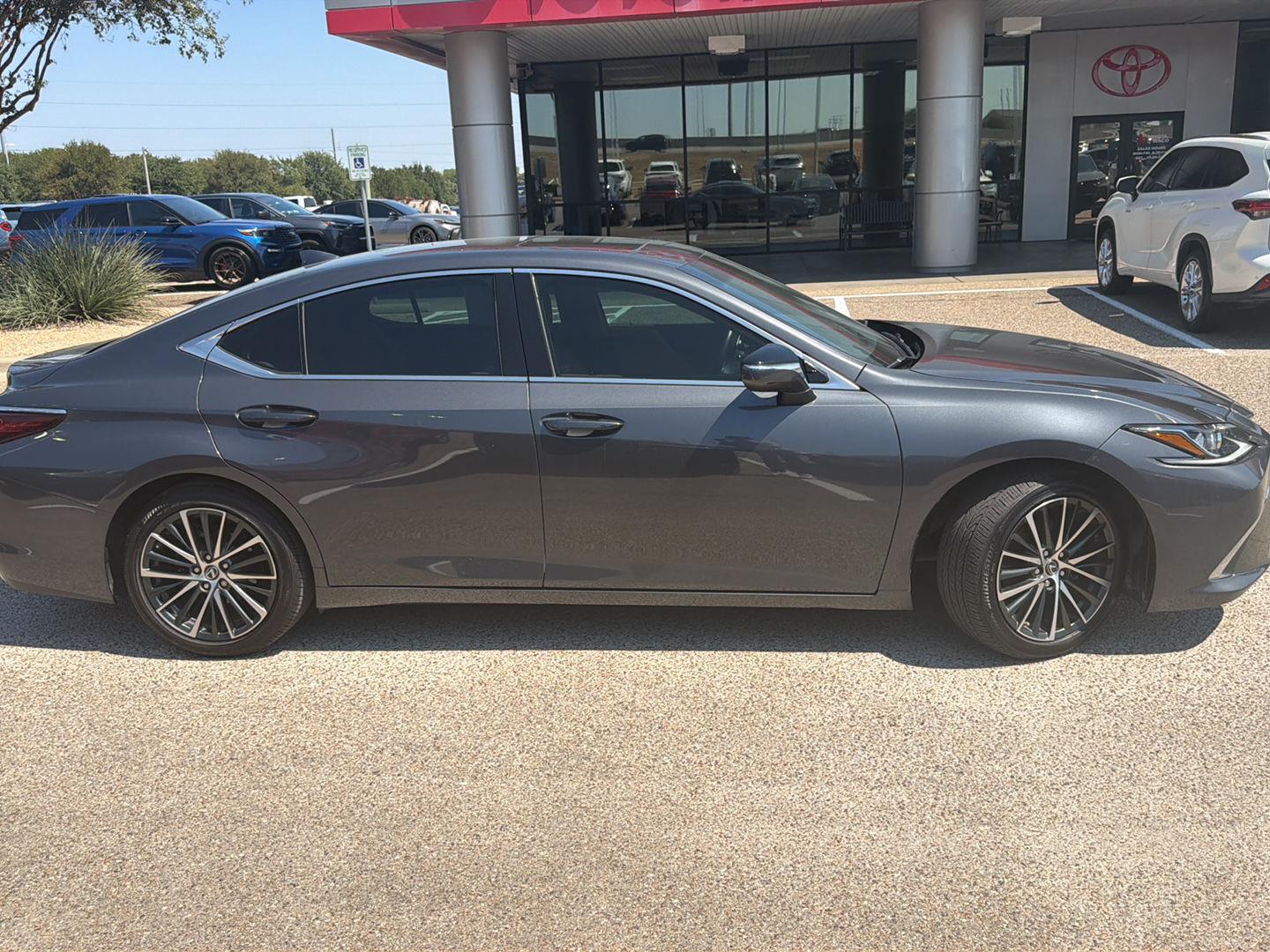 Used 2024 Lexus ES Sedan