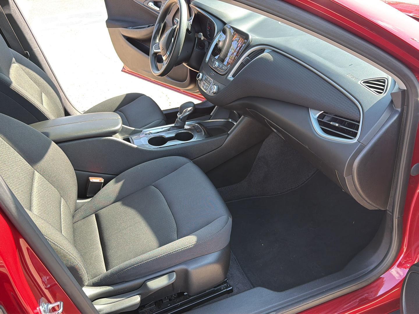 Used 2025 Chevrolet Malibu Sedan