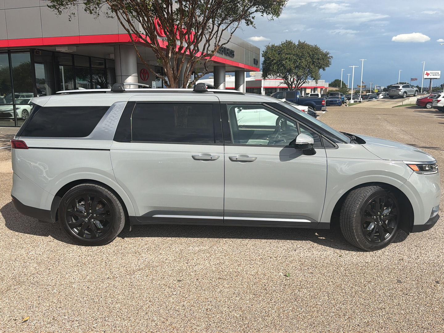 Used 2024 Kia Carnival Van