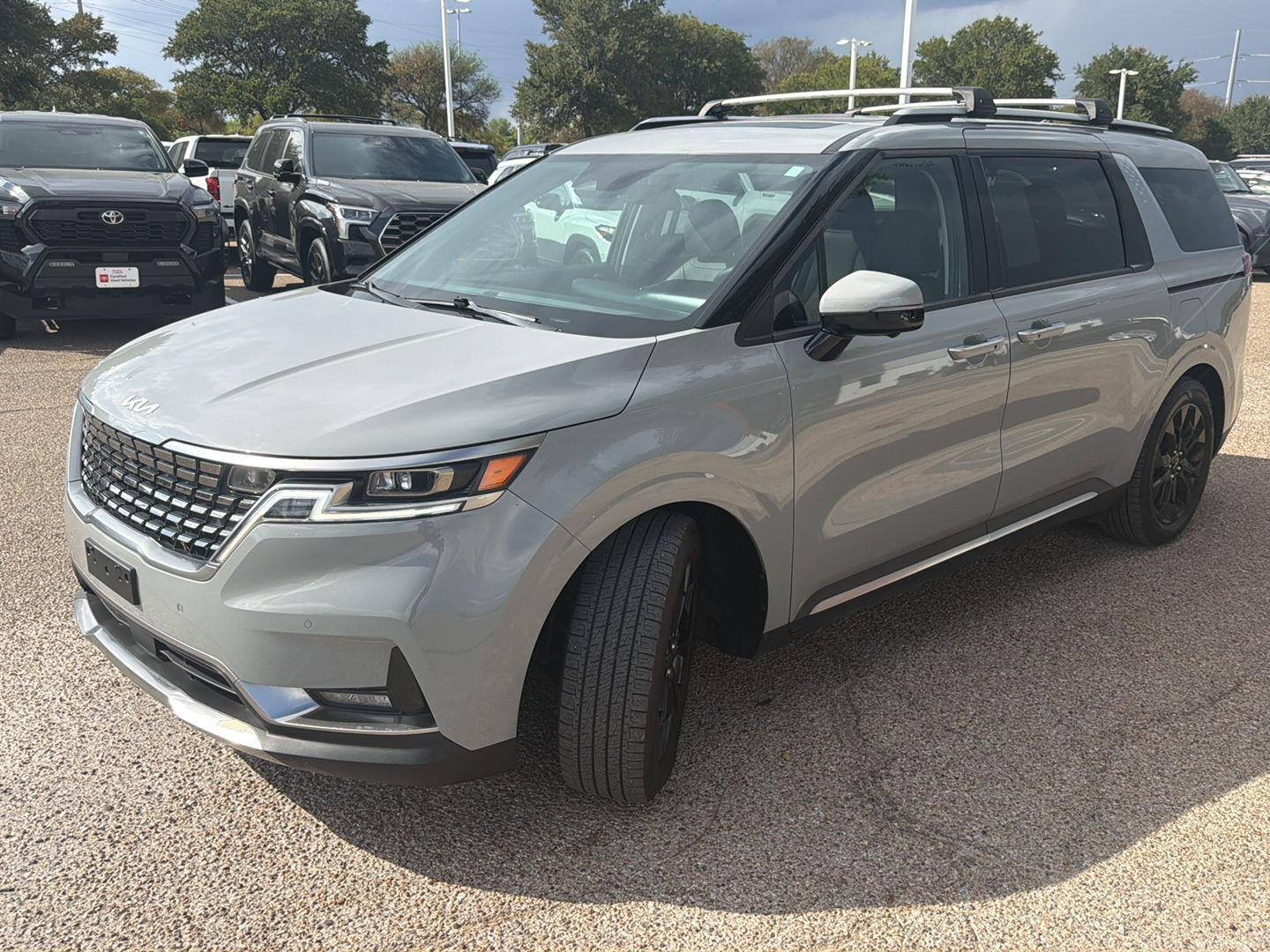 Used 2024 Kia Carnival Van