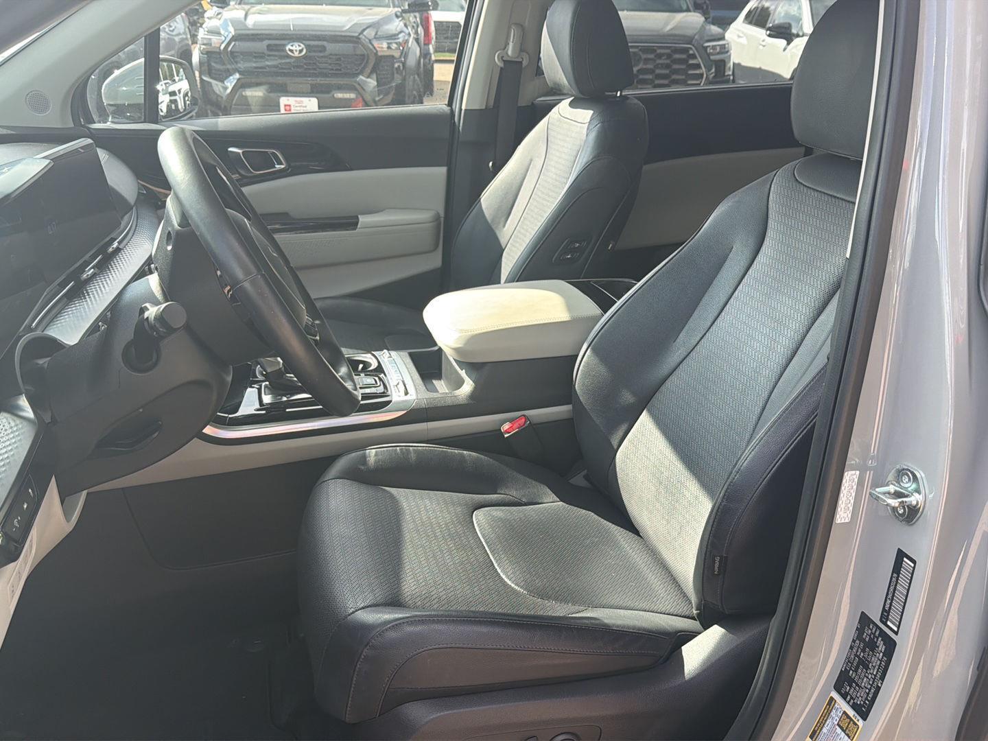 Used 2024 Kia Carnival Van