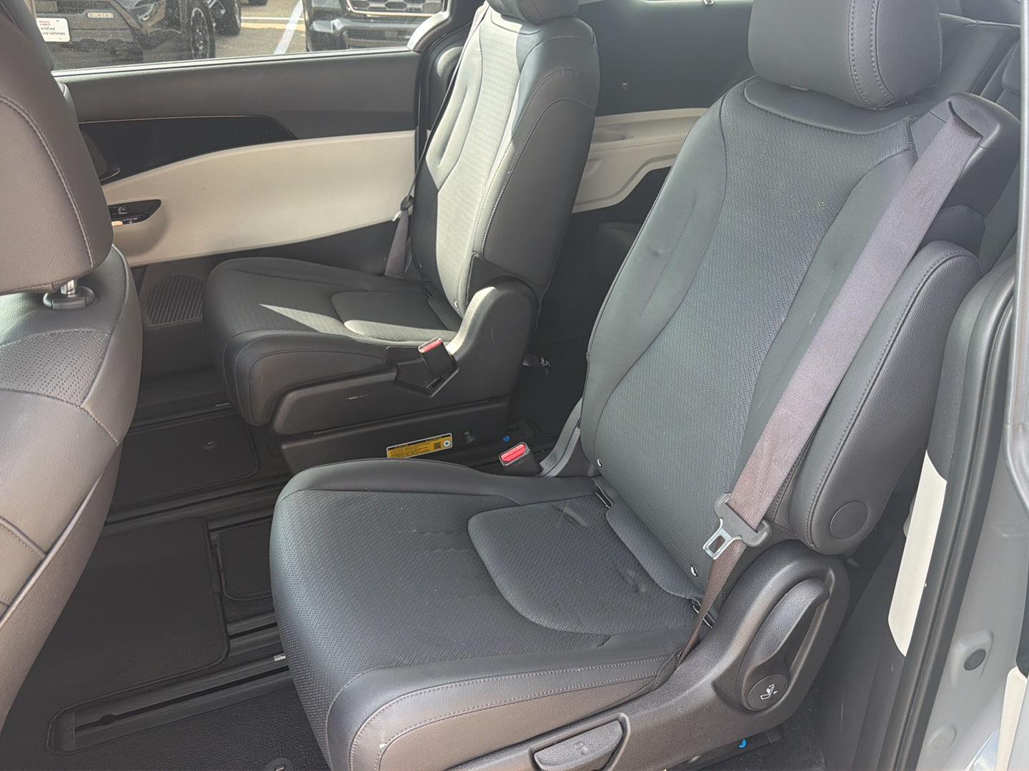 Used 2024 Kia Carnival Van