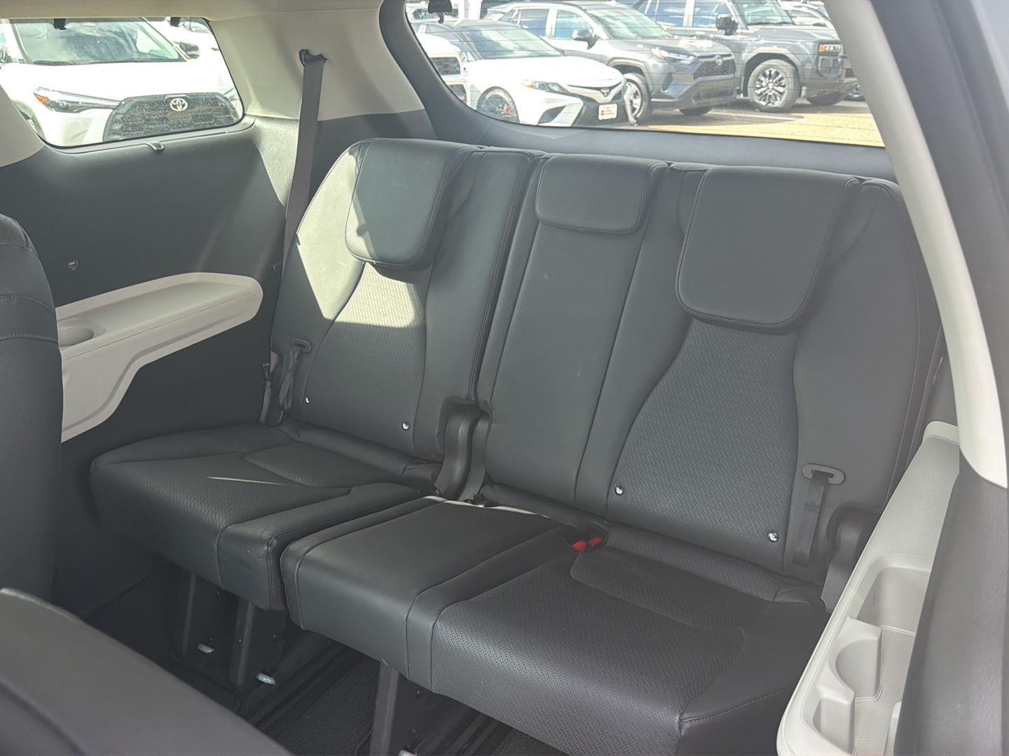 Used 2024 Kia Carnival Van